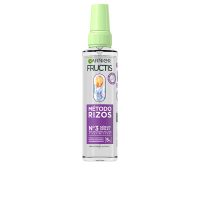 Spray  of  Garnier  Fructis  Curly  Method  Serum  Spray  by  Garnier,  a  serum  spray  indicated  for  defining  curls  and  controlling  frizz.