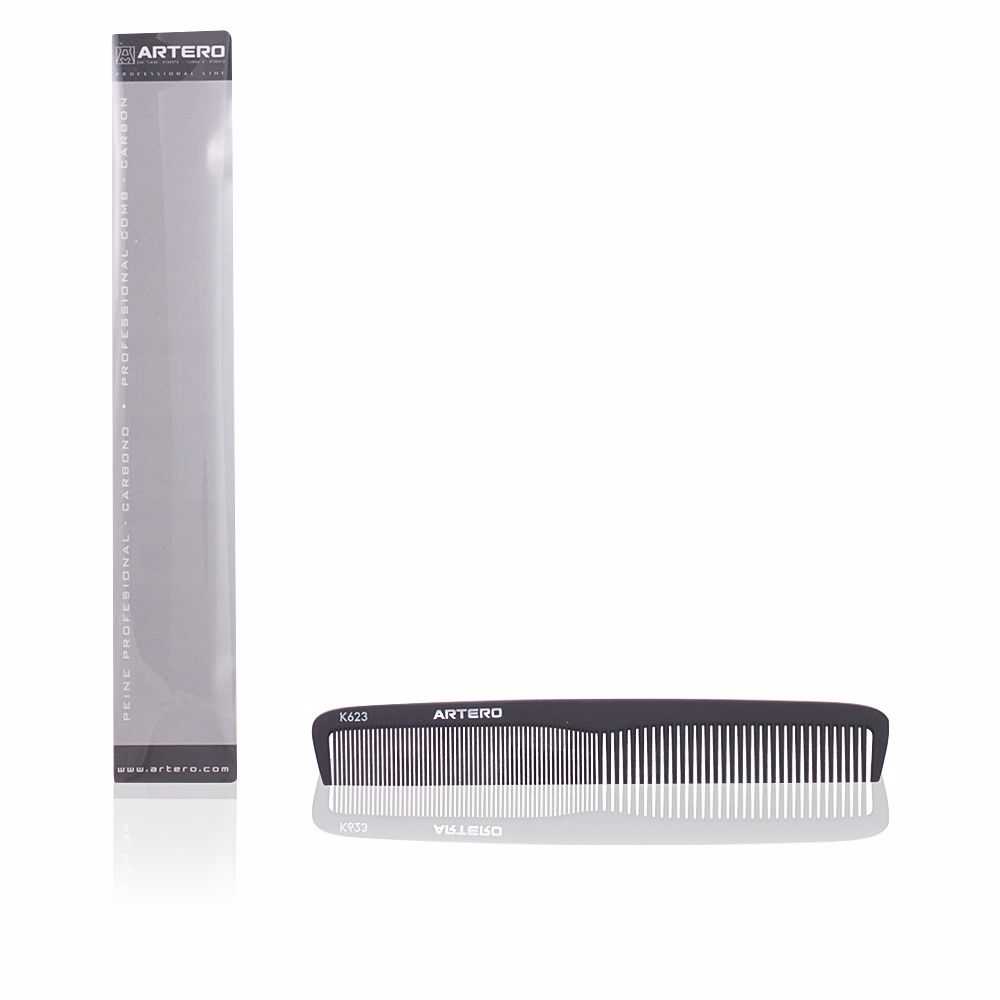 ArteroCarbonComb189mm Product container of Artero Carbon Comb 189mm by Artero, an anti-static carbon comb indicated for hair cutting and styling.