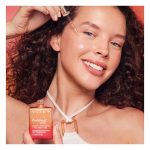 a  repairing  mask  indicated  for  nourishing  and  restoring  hair  shine.