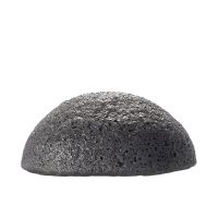 Product  container  of  Usu  Cosmetics  Konjac  Purifying  Sponge  by  Usu  Cosmetics,  a  natural  sponge  indicated  for  deep  pore  cleansing.