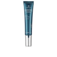 Product  container  of  Endocare  Renewal  Retinol  Eye  Contour  by  Endocare,  an  emulsion  indicated  for  reducing  eye  wrinkles.