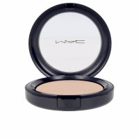 Compact  of  Mac  Extra  Dimension  Skinfinish  Powder  Double  Gleam  by  Mac,  a  liquid-powder  indicated  for  sculpting  and  highlighting.