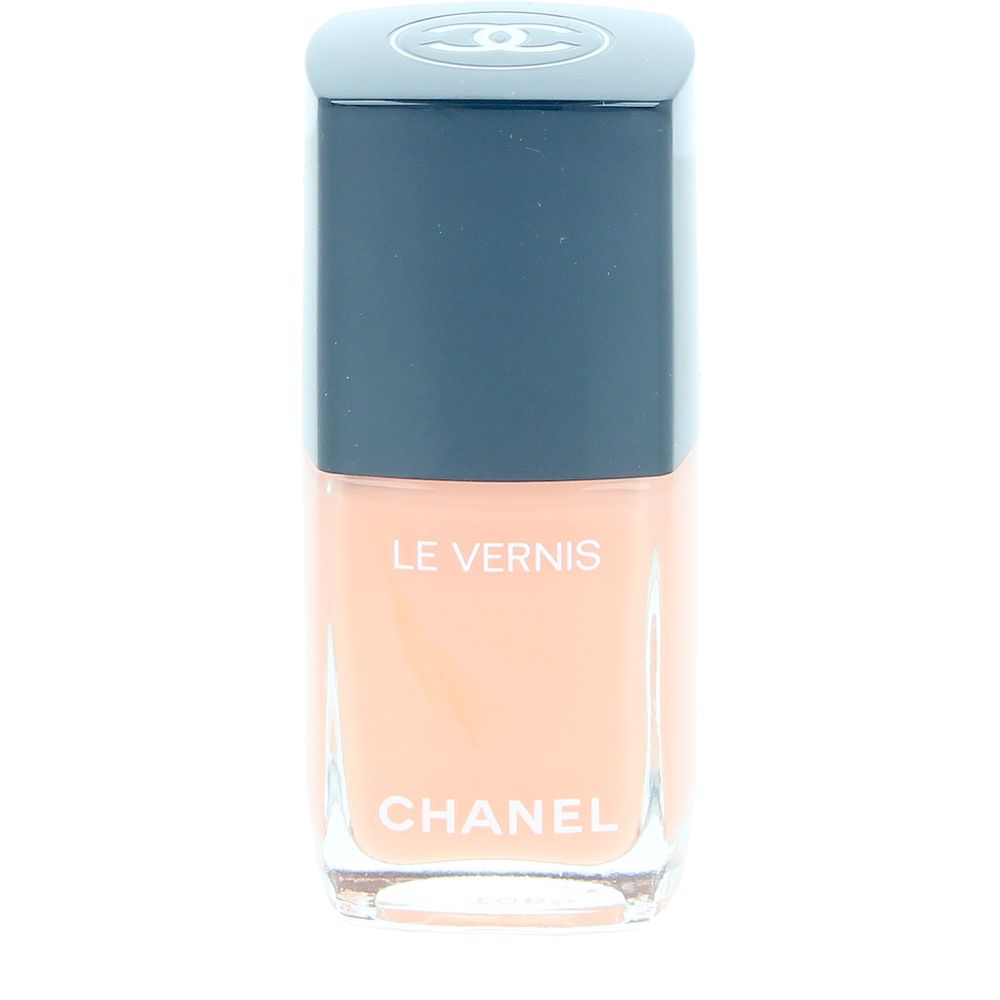 ChanelLeVernisNailPolishColor195Poetry13ml Bottle of Le Vernis Nail Polish Color 195 Poetry by Chanel, a lacquered polish indicated for an ultra-shiny and long-wearing finish.