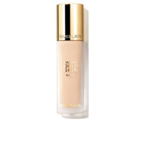 Bottle  of  Guerlain  Parure  Gold  Matte  Make  Up  Color  2W  by  Guerlain,  a  matte  foundation  indicated  for  a  luminous  matte  effect.