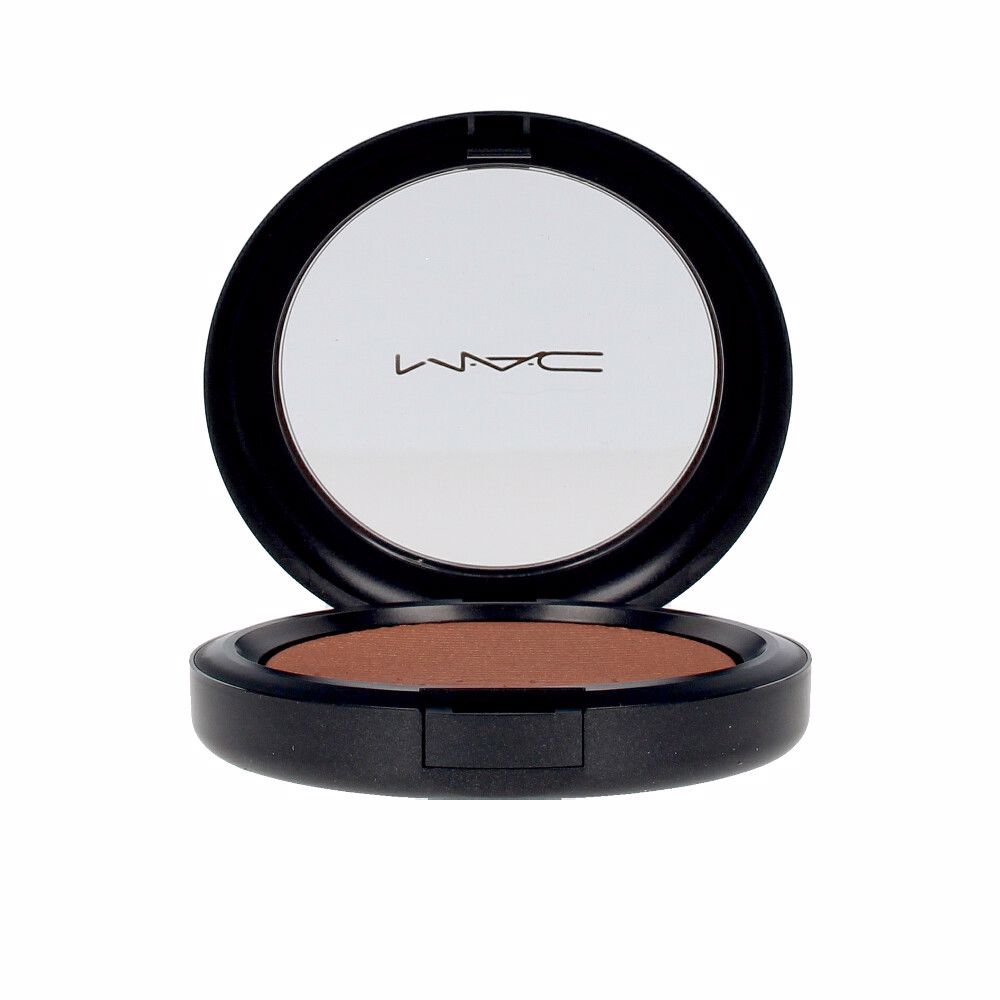 MacExtraDimensionSkinfinishPowderColorGlowWithIt Compact of Extra Dimension Skinfinish Powder Color Glow With It by Mac, a liquid-powder highlighter for a luminous finish.