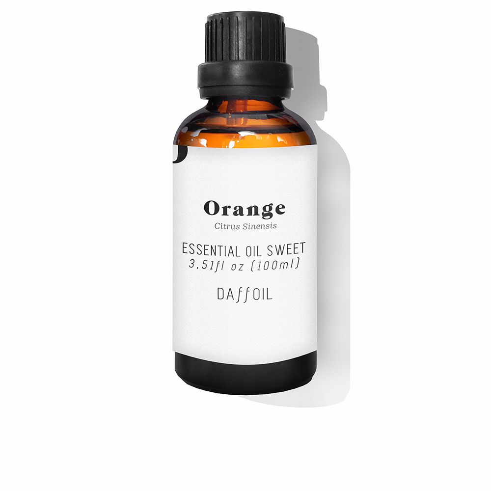 DaffoilSweetOrangeEssentialOil100ml Bottle of Daffoil Sweet Orange Essential Oil by Daffoil, an essential oil indicated for improving mood and revitalizing effects.